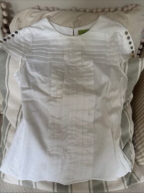 Elizabeth McKay White Pintuck Short Sleeve Blouse with Button-Trim Sleeves